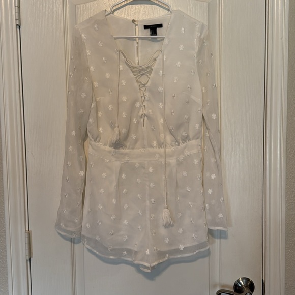 WHITE FLORAL ROMPER WITH BELL SLEEVES - Picture 3 of 14